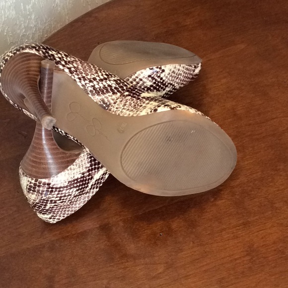 Jessica  Simpson brown and  cream. Heels - Picture 6 of 6